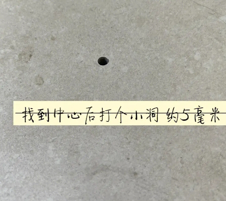 筠连瓷砖空鼓维修公司专业解答在瓷砖铺贴过程中，如果砂料搅拌不均匀，将会带来以下问题