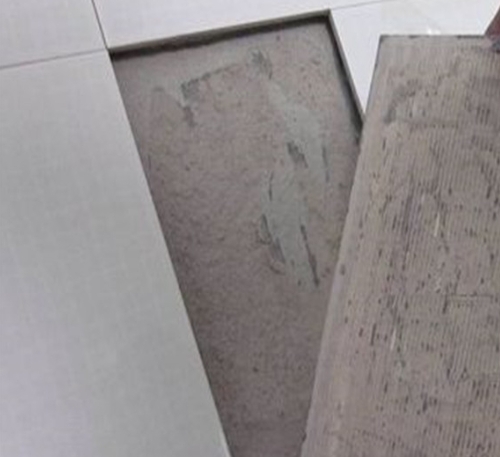 筠连瓷砖空鼓维修公司分享瓷砖铺贴时如果打浆（即涂抹在瓷砖背面和基层上的砂浆或瓷砖胶）过少，会带来以下问题